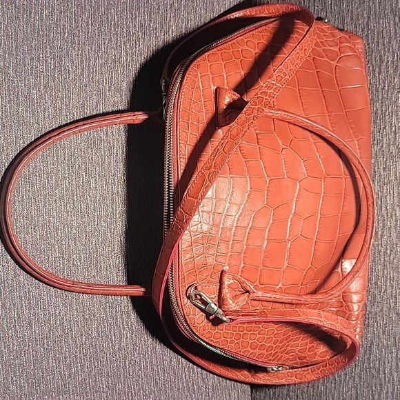 Elegant Red FURLA Crocodile-Embossed Handbag/Crossbody - Picture 16 of 16